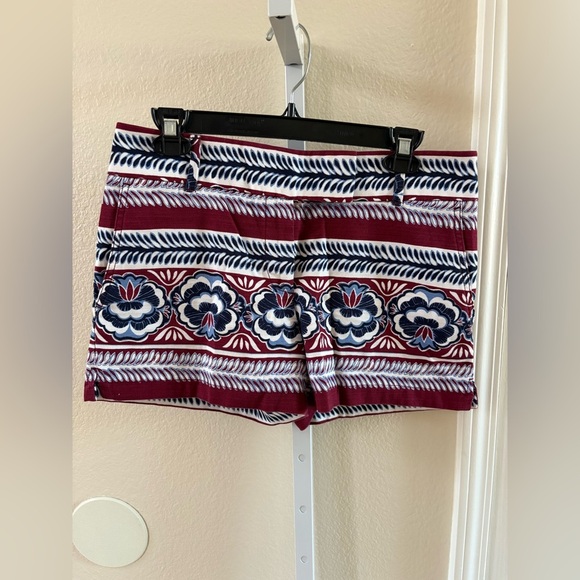 LOFT Riviera Patterned Shorts - Size 2 - Picture 3 of 5